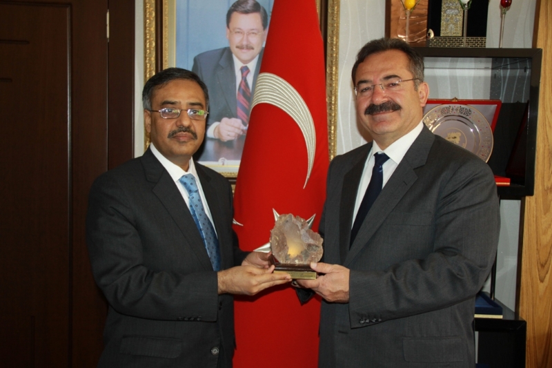 Ambassador Sohail Mahmood emphasizes enhanced cultural collaboration during visit to Cubuk