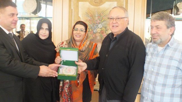 Pakistan’s Information Minister Dr. Firdous Ashiq Awan visits Hurriyet newspaper, encourages media cooperation with their Pakistani counterparts.