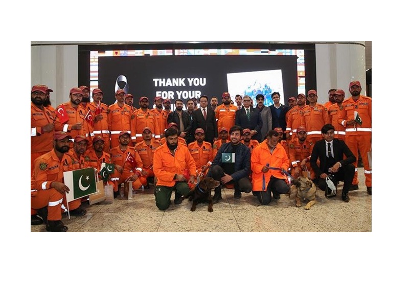 WITH PUBLIC APPLAUSE, PAKISTANI SEARCH AND RESCUE TEAM LEAVES FOR PAKISTAN